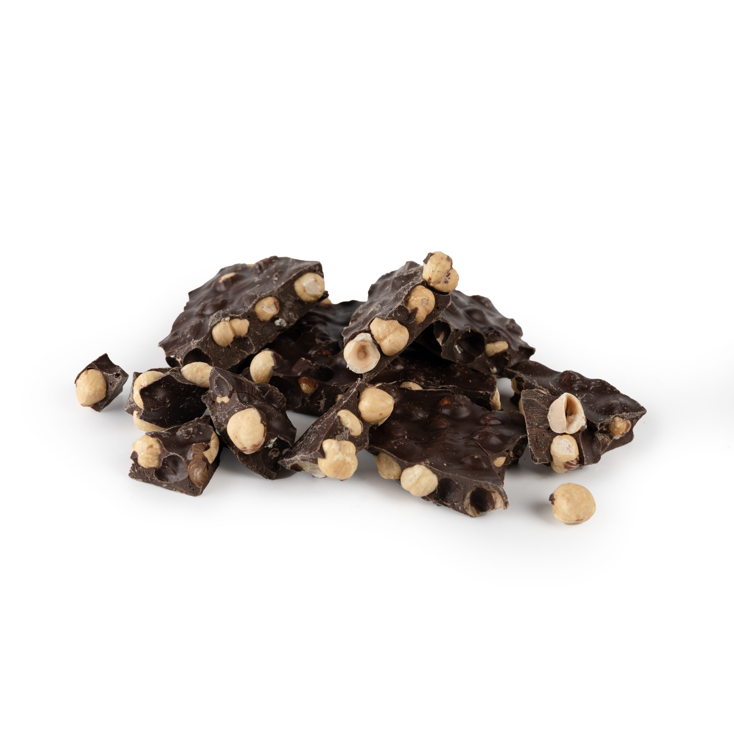 Cioccolato fondente in pezzi con nocciole in sacchetto